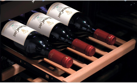 Винный шкаф Caso WineMaster 66 [1, капельное]