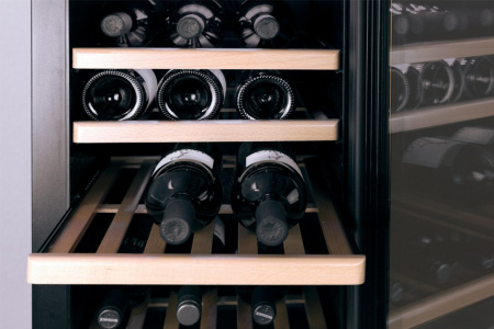 Винный шкаф Caso WineComfort 38 [1, капельное]