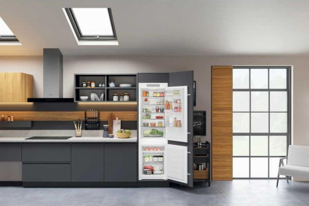 Холодильник Hotpoint-Ariston HAC18 T532 [2, No Frost]