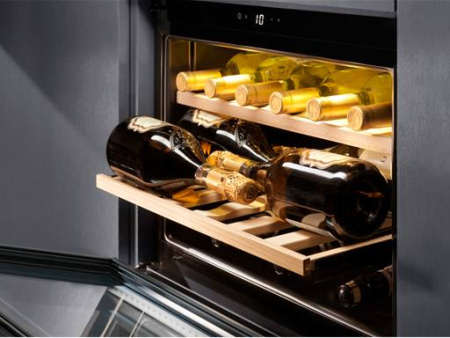 Винный шкаф Electrolux KBW5T [1, капельное]