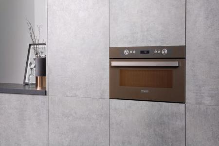 Микроволновая печь Hotpoint-Ariston MD 764 CF