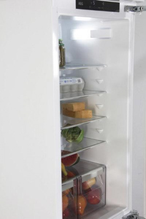Холодильник AEG SCR81816NC