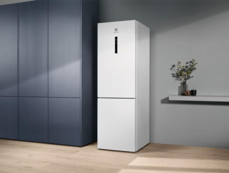Холодильник Electrolux RNC 7ME32W2 [2, No Frost]