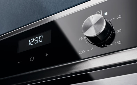 Встраиваемый духовой шкаф Electrolux EOF5H40BX