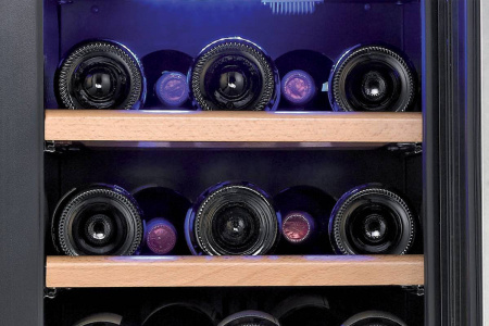 Винный шкаф Caso WineComfort 66 [1, капельное]