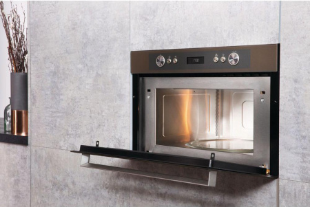 Микроволновая печь Hotpoint-Ariston MD 764 CF