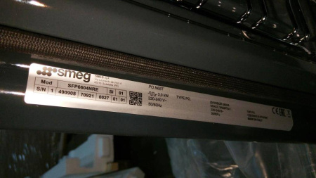 Встраиваемый духовой шкаф Smeg SFP 6604NRE