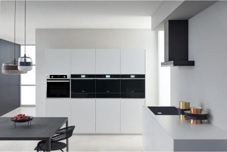 Встраиваемый духовой шкаф Whirlpool AKP 786