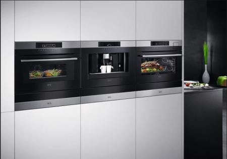 Встраиваемый духовой шкаф AEG KMR 761000 W